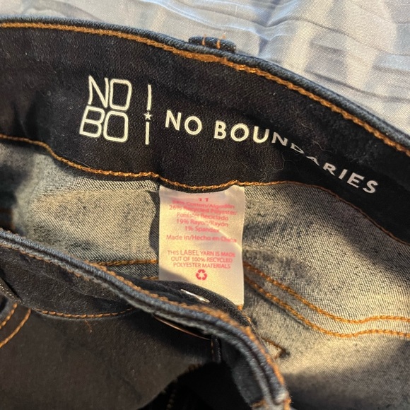 NO Boundaries Jeans stretch Size 11. - Picture 5 of 10